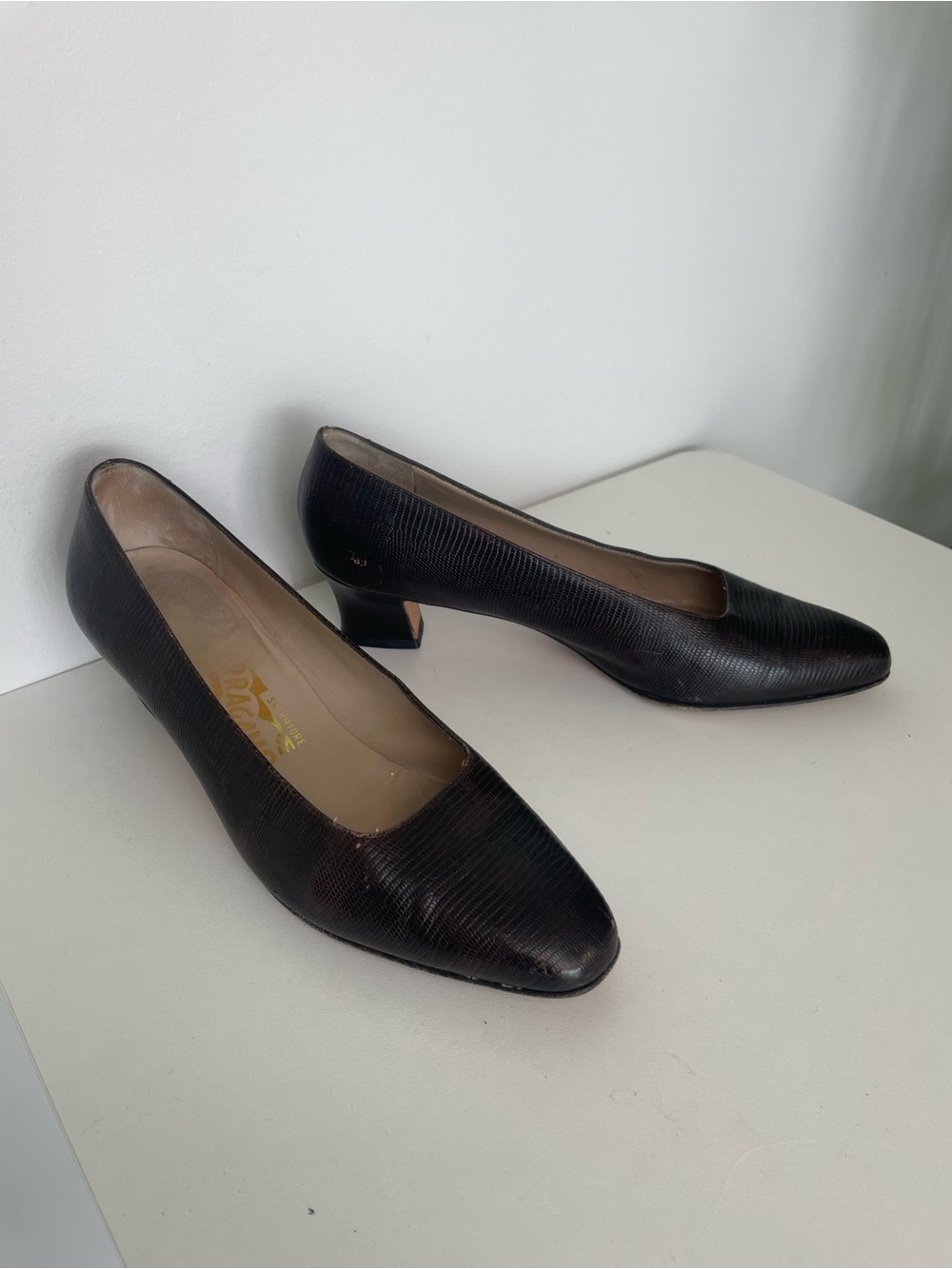 Vintage Salvatore Ferragamo Brown Lizard Embossed Kitten Heels 7.5B Pumps